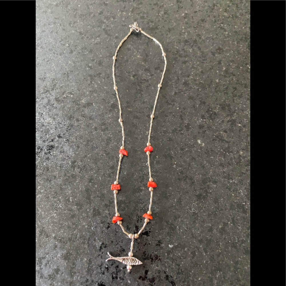 Vintage 1970s beaded necklace with fish pendant🌵